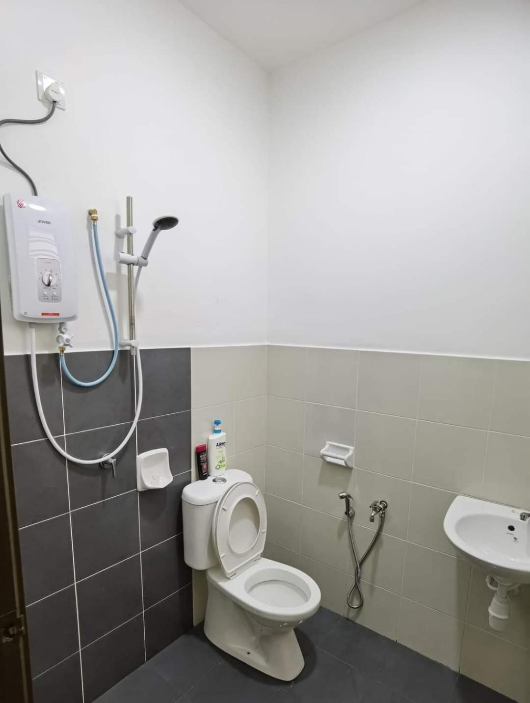 Infinity Homestay Bandar Cemerlang Ulu Tiram Exterior foto